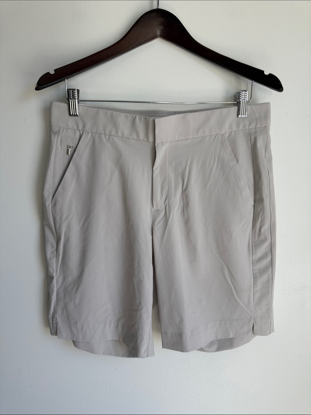 Athleta Tribeca 9" Bermuda Shorts Light Beige Size 8
